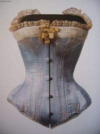 Un corset au 18ème siècle